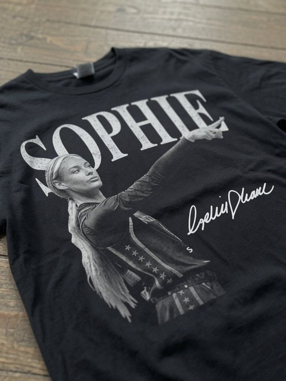 Sophie Cunningham Point T-Shirt - Picture 2 of 2